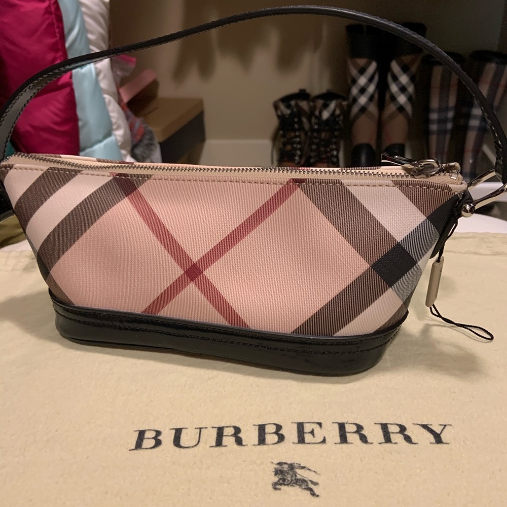 Burberry small purse/bag